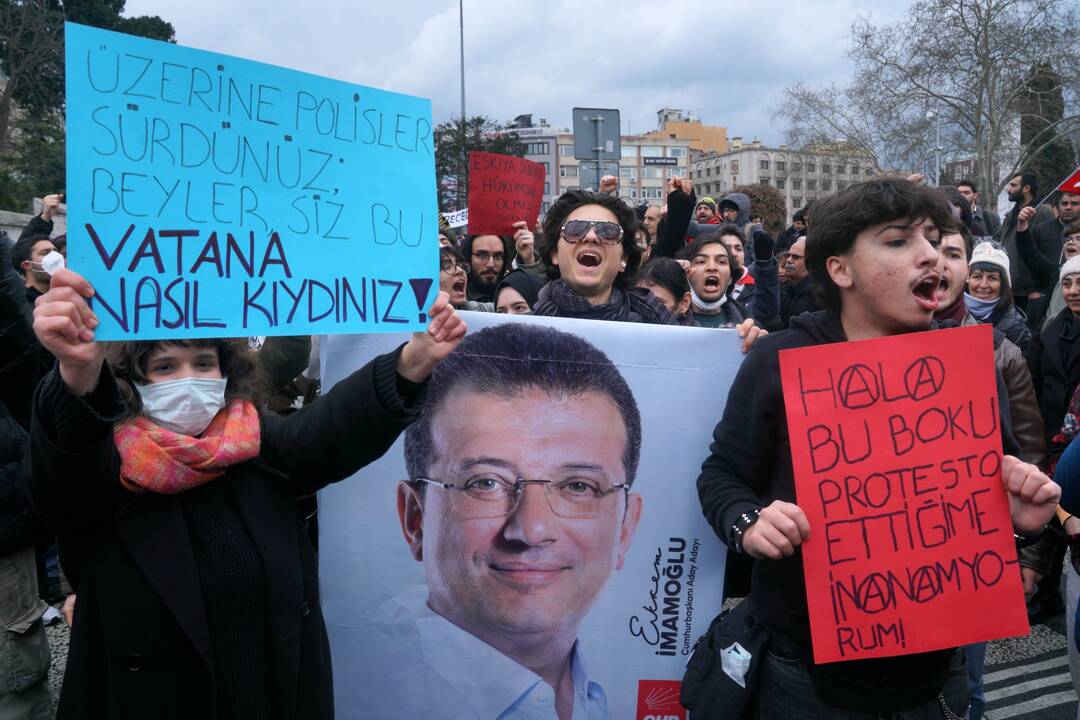 Advokatas: teismas oficialiai suėmė Stambulo miesto merą
