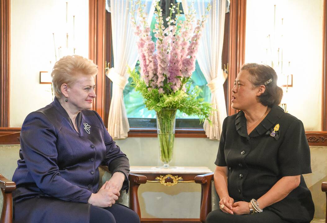 Dalia Grybauskaitė (kairėje) ir Maha Chakri Sirindhorn (dešinėje)