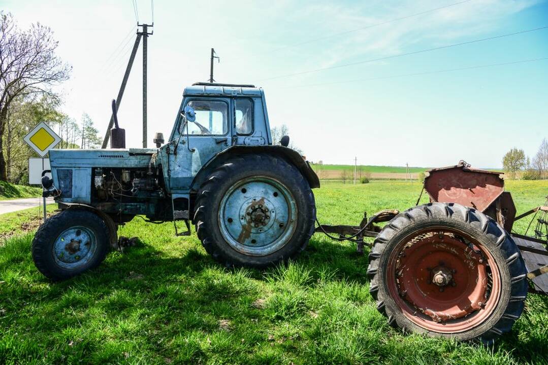 Trakų rajone įkliuvo girtas traktorininkas – įpūtė 3 promiles