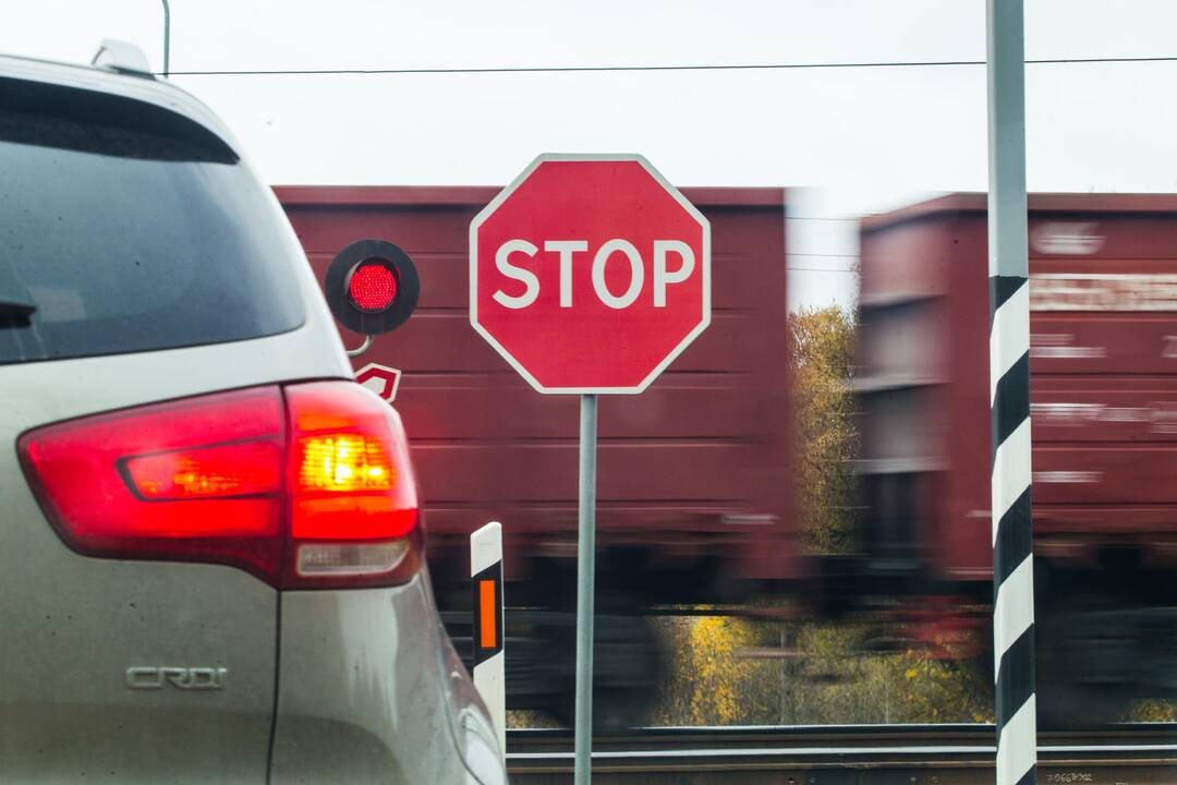 Marijampolėje traukinys taranavo automobilį: sužaloti trys žmonės