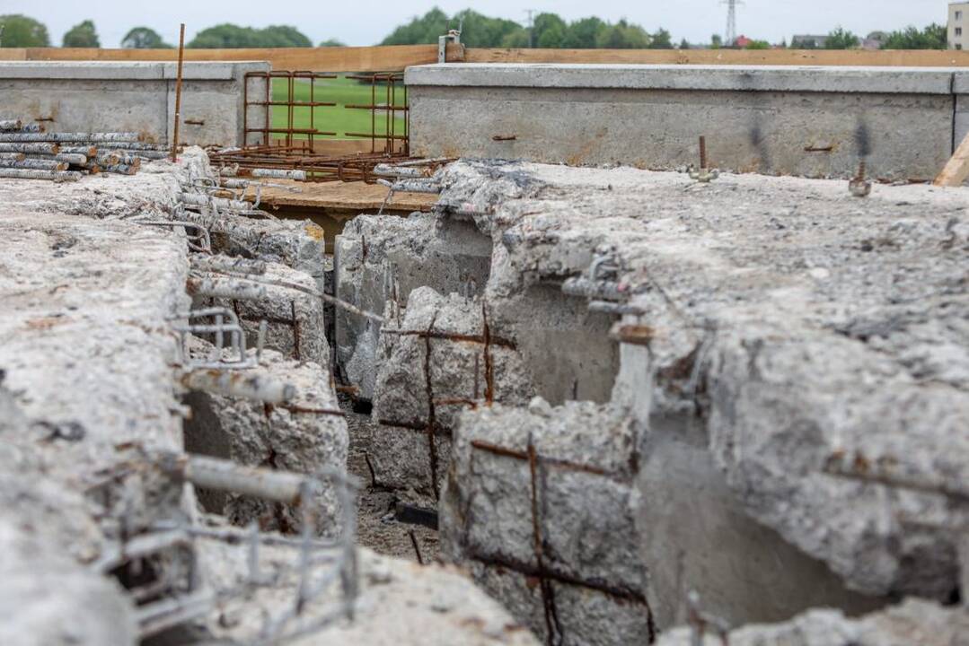 Potyris: statinį apžiūrėję įvairių sričių specialistai pajuto, kad perdanga linguoja.