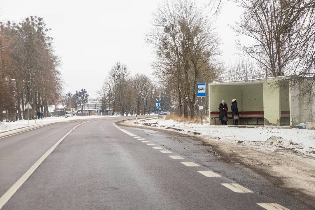 Pavojinga: dviejų eismo juostų kelyje dažnai įvyksta avarijų, tad būtina jį platinti iki keturių eismo juostų.