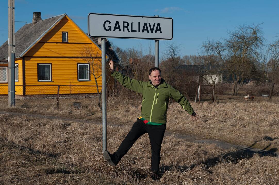 Perduoda: D.Labanauskas veda smiginio treniruotes Garliavos sporto centre.