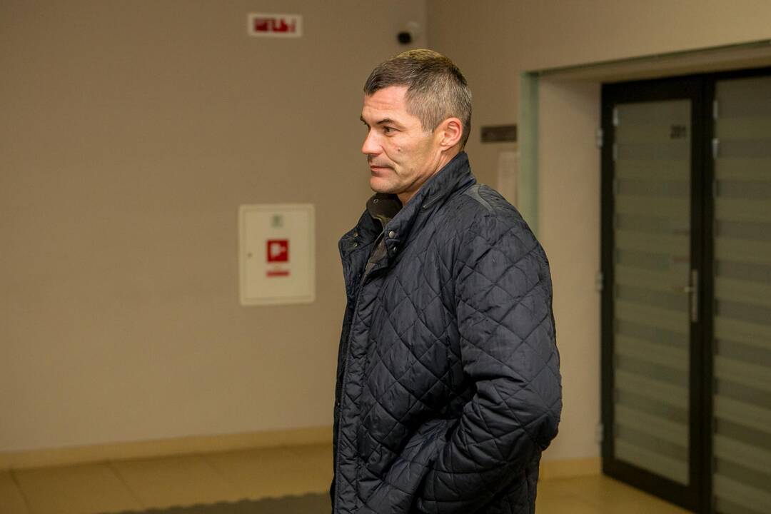 Maskuotė: į S.M., kuris žuvo jų sulaikymo metu, artimųjų ieškinio Lietuvos valstybei nagrinėjimą Jonavos rajono policininkai atvyko be uniformų.