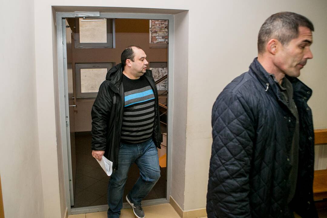 Maskuotė: į S.M., kuris žuvo jų sulaikymo metu, artimųjų ieškinio Lietuvos valstybei nagrinėjimą Jonavos rajono policininkai atvyko be uniformų.