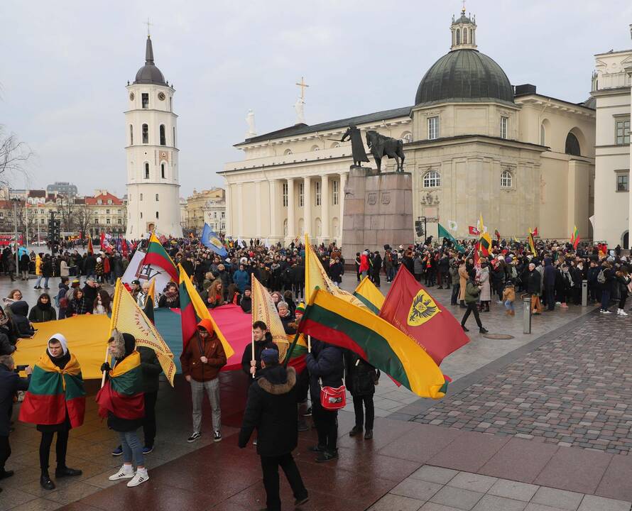 Lietuva švenčia valstybės atkūrimo 102-ąsias metines