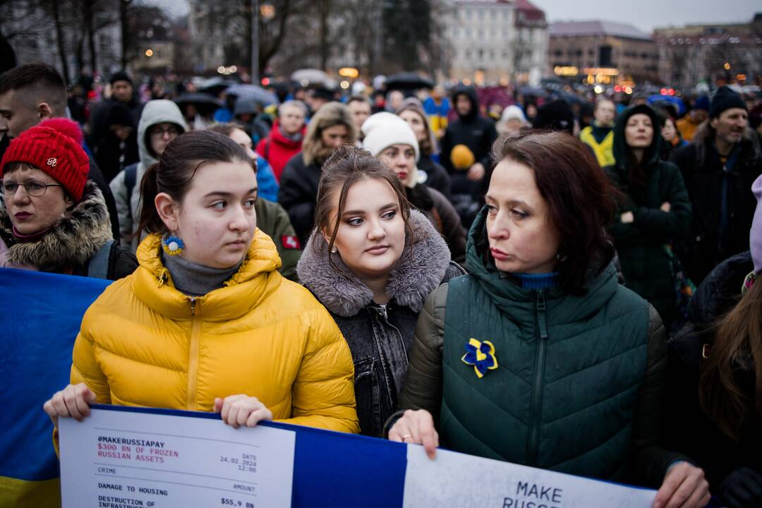 Sostinėje minimos antrosios Rusijos karo Ukrainoje metinės: vyksta mitingas, eitynės