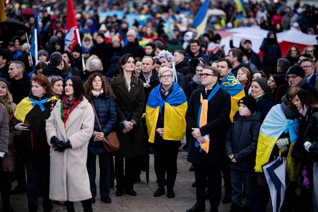 Sostinėje minimos antrosios Rusijos karo Ukrainoje metinės: vyksta mitingas, eitynės