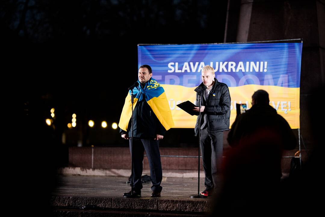Sostinėje minimos antrosios Rusijos karo Ukrainoje metinės: vyksta mitingas, eitynės