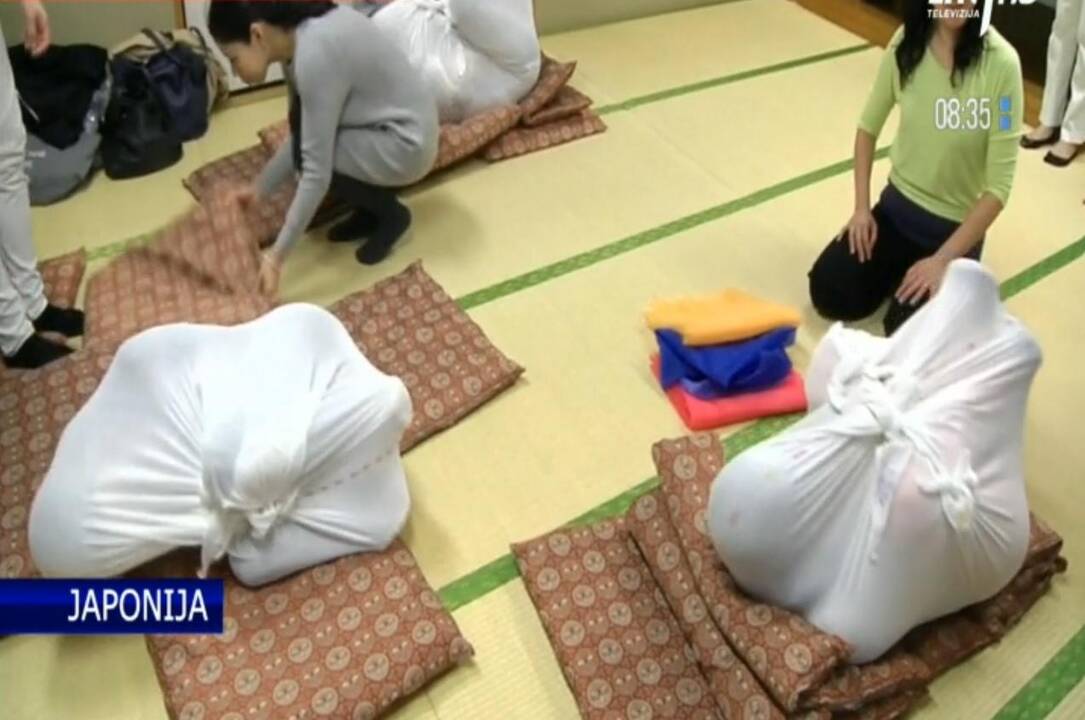 Japonijoje suaugusieji vystomi kaip kūdikiai