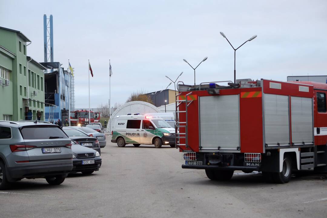 Gaisras Garliavos įmonėje „Baltijos polistirenas“