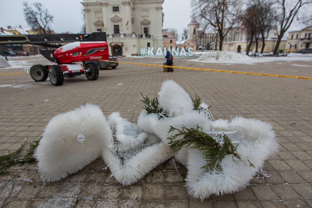 Kaunas atsisveikina su Kalėdų egle