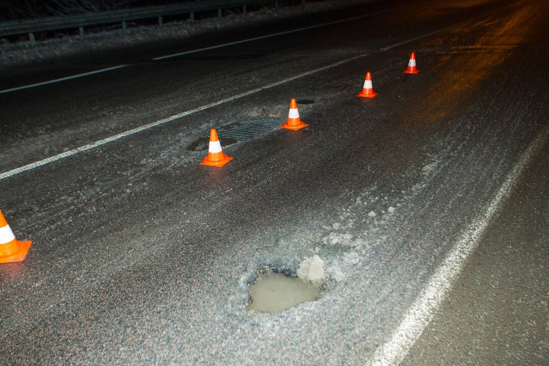 Užnemunės gatvėje atsivėrė duobė