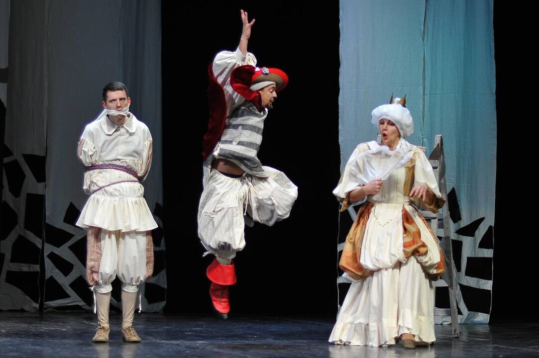Prisiminimai: pantomimos teatro „A“ judesio ir plastikos minišou „Radijas ten, radijas šen“ grąžins į praeitį, kai jaunimas visas pasaulio muzikines naujienas „gaudydavo“ iš radijo imtuvų.
