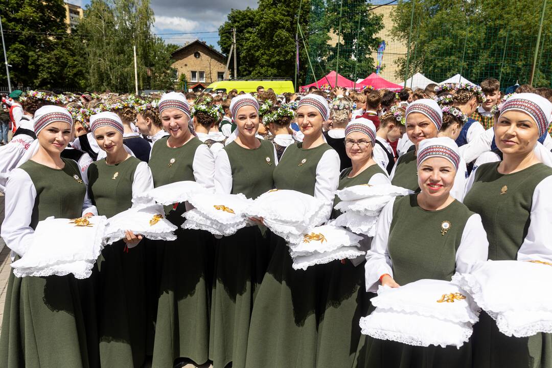 Dainų šventės šokių diena „Amžių tiltais“