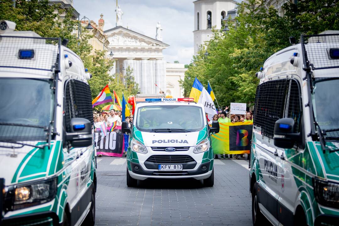 Policija „Baltic Pride“ eitynėse Vilniuje sulaikė nepilnamečius: į minią mėtė kiaušinius