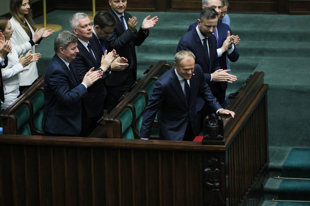 Palengvėjimas Tuskui: Lenkijos vyriausybė laimėjo balsavimą dėl pasitikėjimo