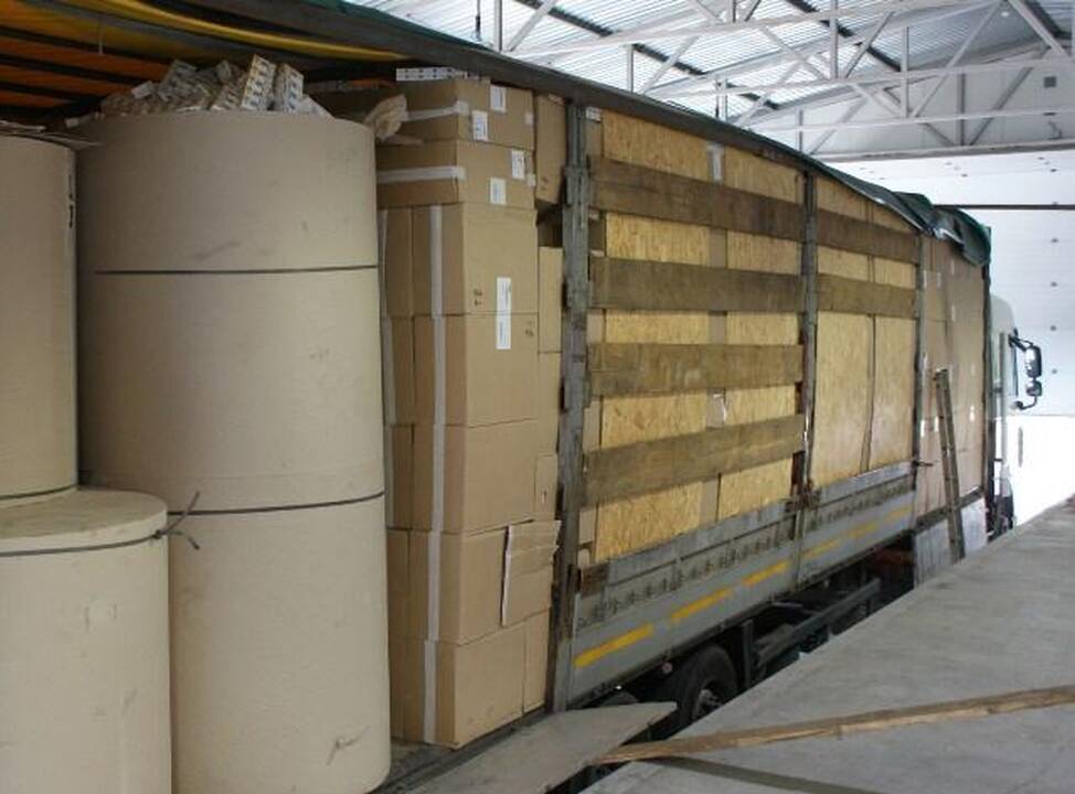 1,5 mln. eurų vertės cigarečių kontrabandos paslėpti nepavyko