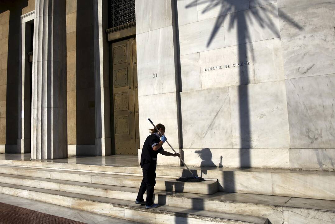 Graikija rengiasi atidaryti bankus, didinti mokesčius