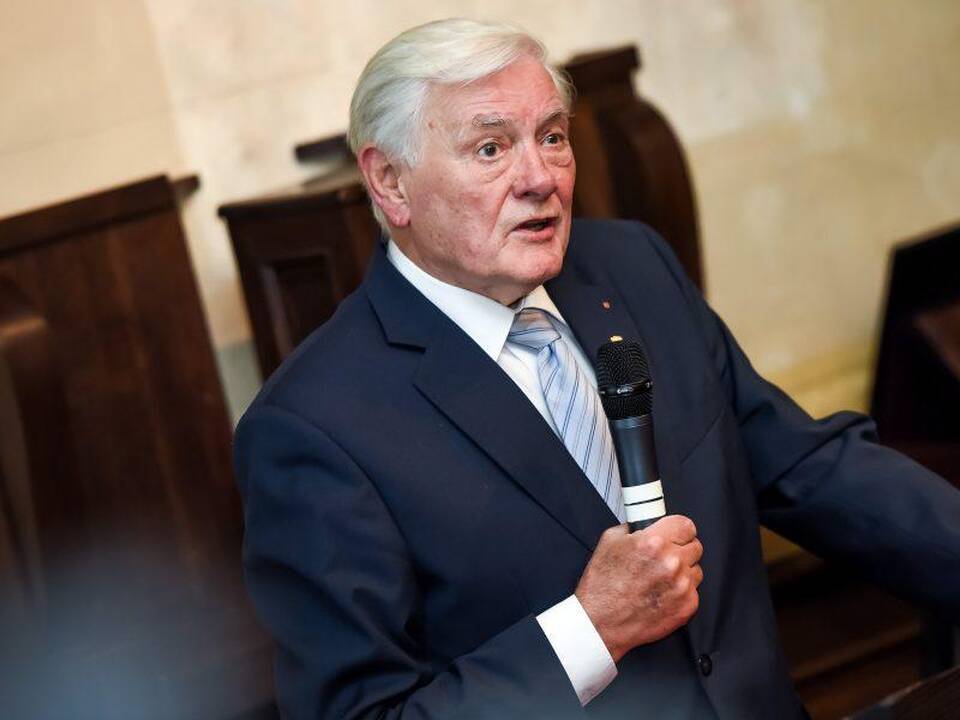 V. Adamkus