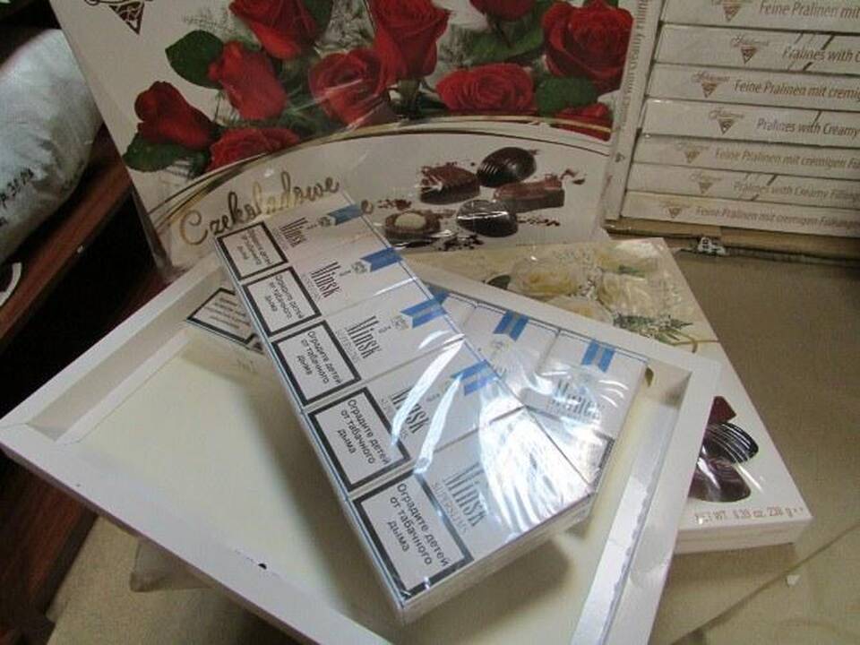 Į Londoną cigaretės siųstos saldainių dėžutėse
