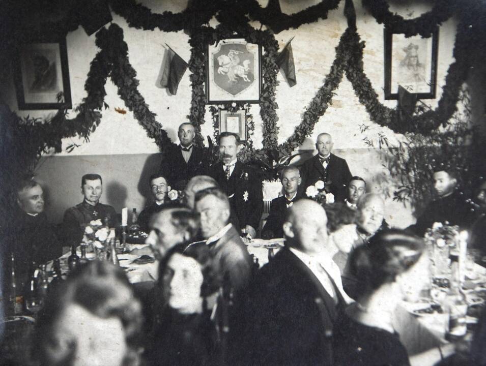 Centre – A. Smetona