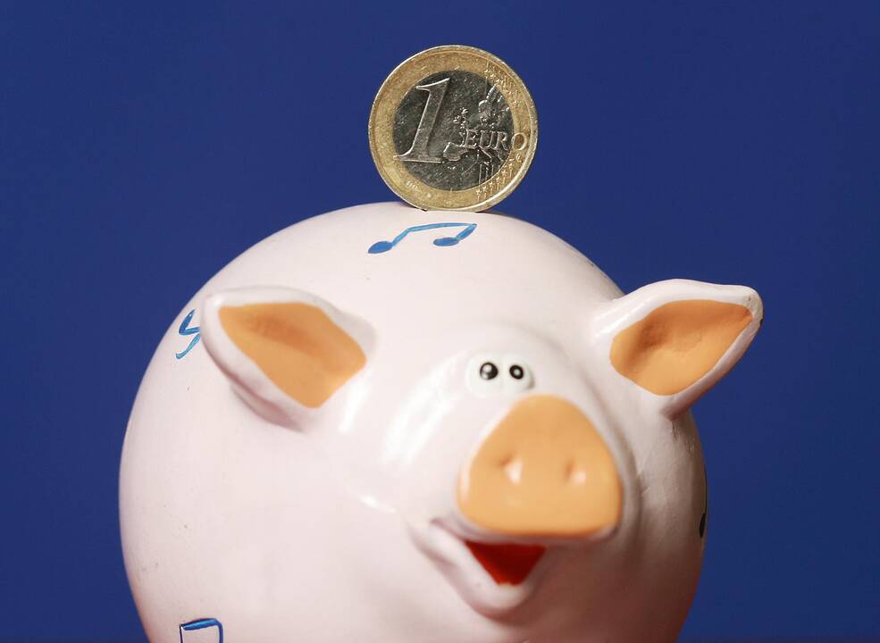 Tyrimas parodė, kad daugiau nei pusė lietuvių nemoka taupyti