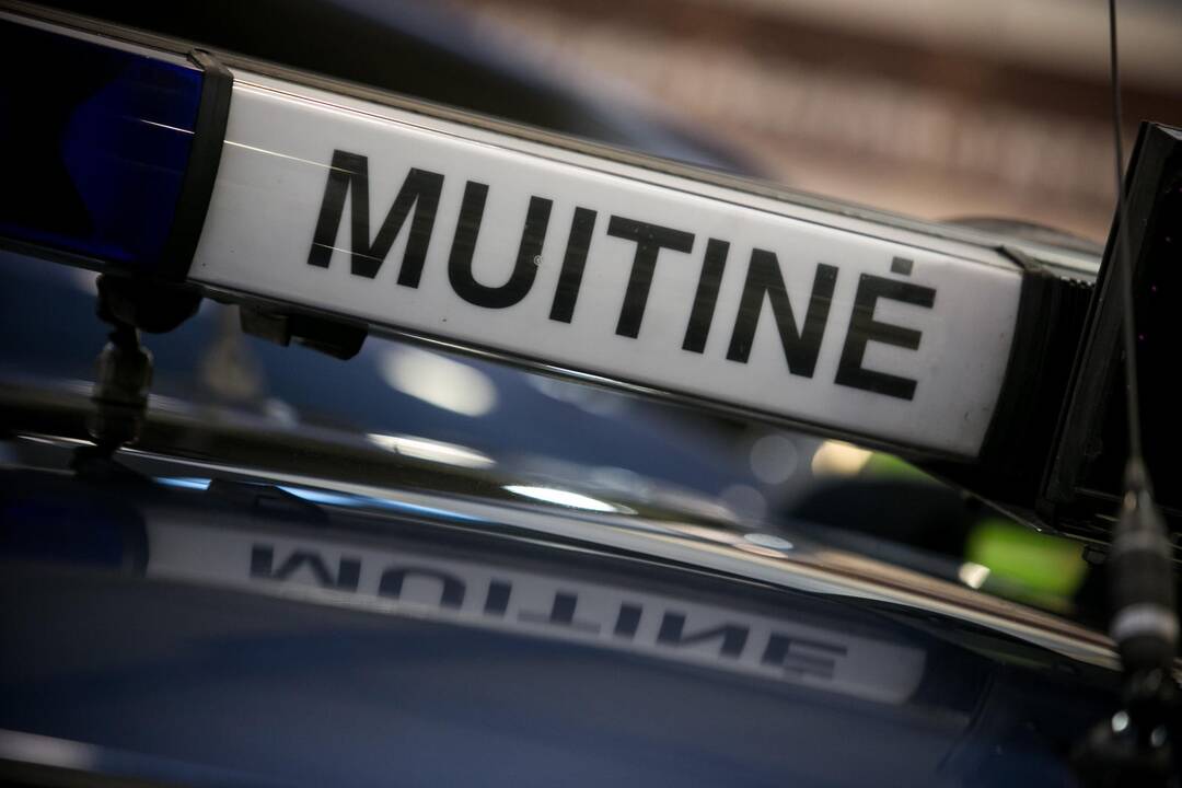 Per pusmetį muitininkus bandyta papirkti 229 kartus
