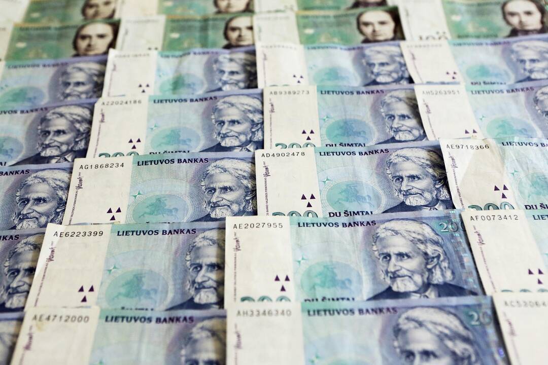 Studentai pasirašė valstybės remiamų paskolų sutarčių už beveik 3 mln. litų