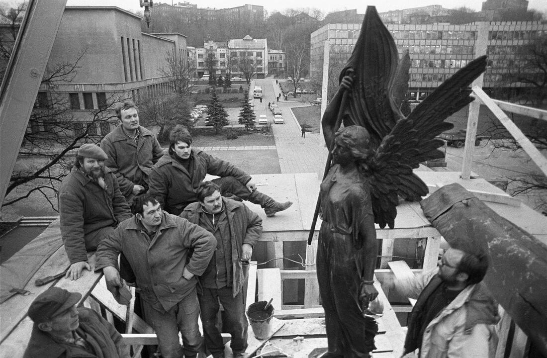 Tema: vienuoliktoji Kauno bienalė "Yra ir nėra" – paminklo (ne)galimybės klausimas.