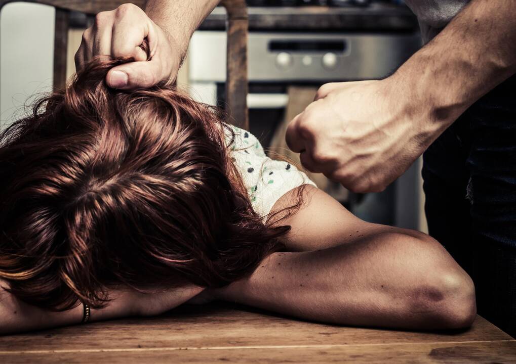 Į areštinę pateko žmoną nužudyti grasinęs panevėžietis