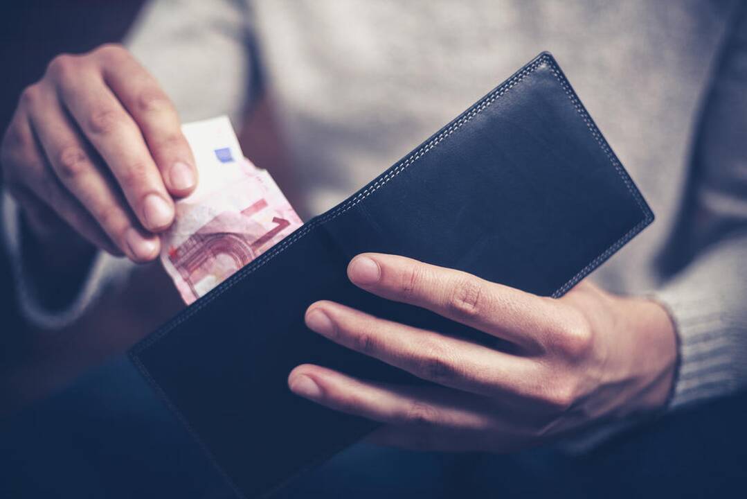 Socialinėmis darbuotojomis apsimetusios moterys išviliojo 8 tūkst. eurų