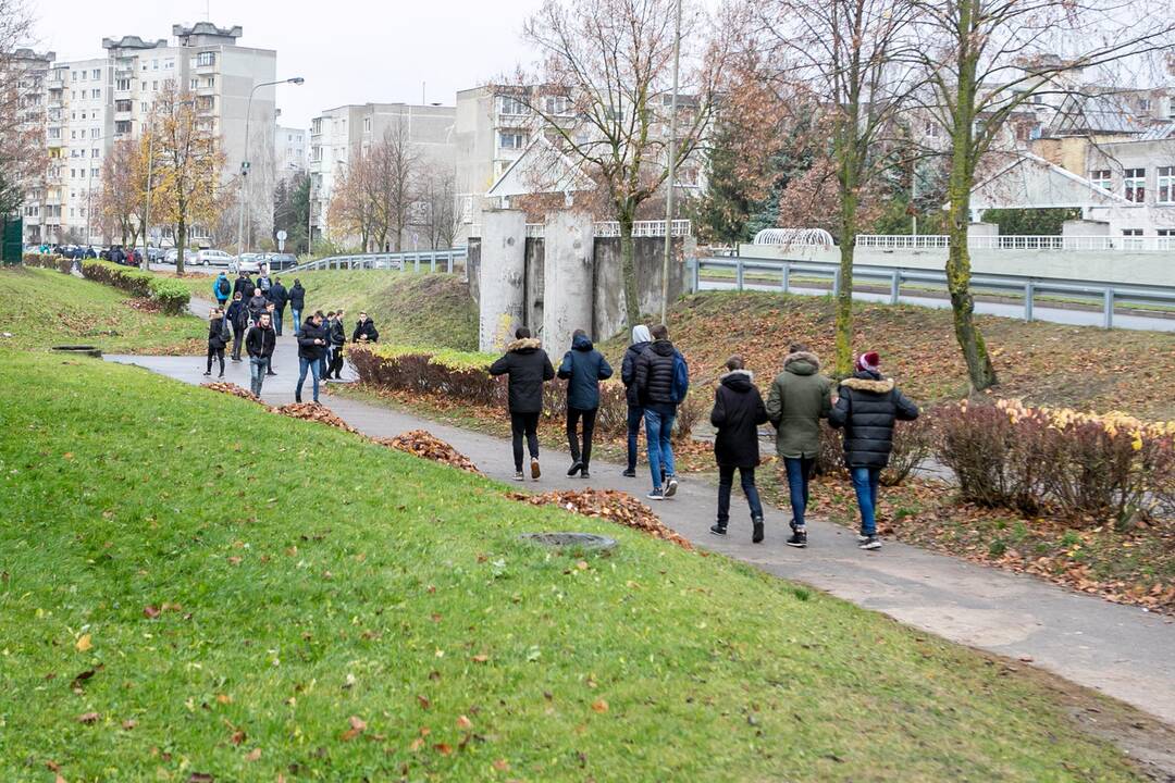 Šilainiuose rūkančius moksleivius gaudė trys giltinės
