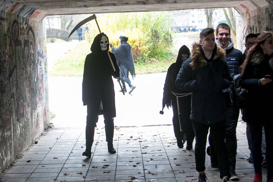 Šilainiuose rūkančius moksleivius gaudė trys giltinės