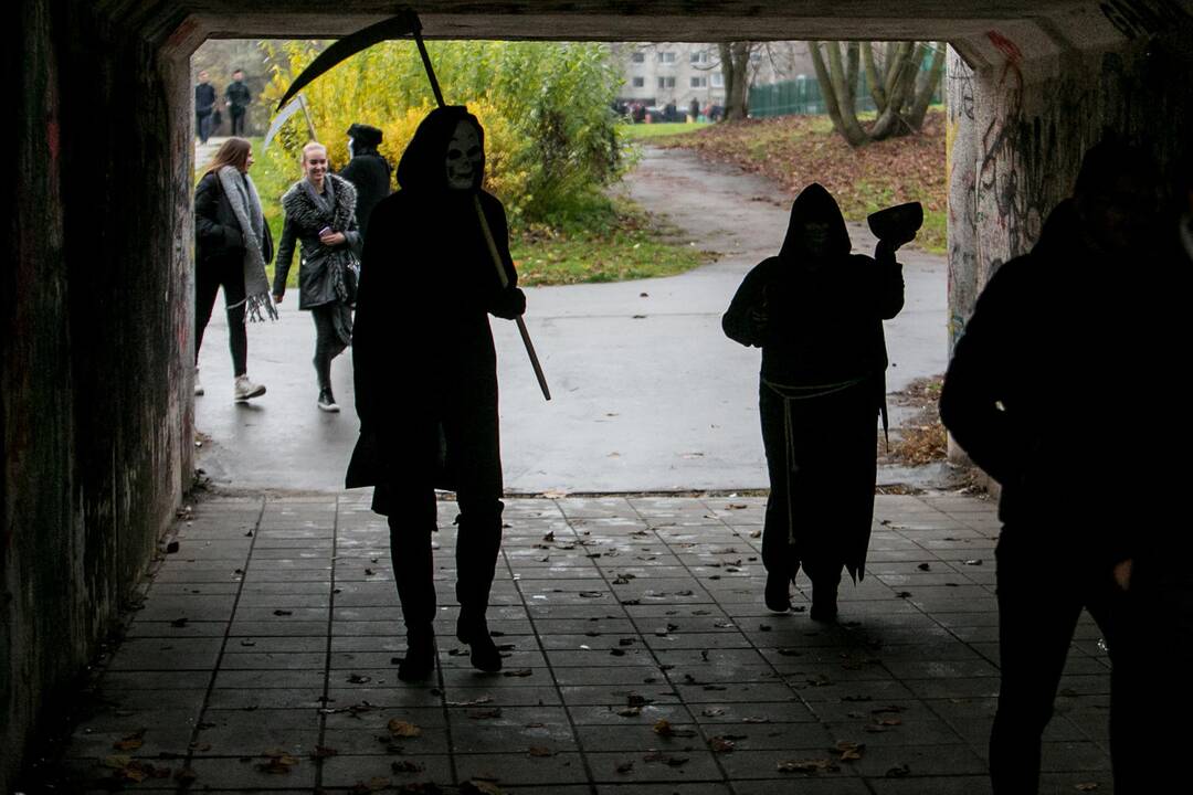 Šilainiuose rūkančius moksleivius gaudė trys giltinės
