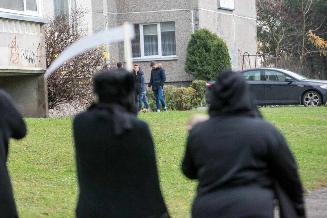 Šilainiuose rūkančius moksleivius gaudė trys giltinės