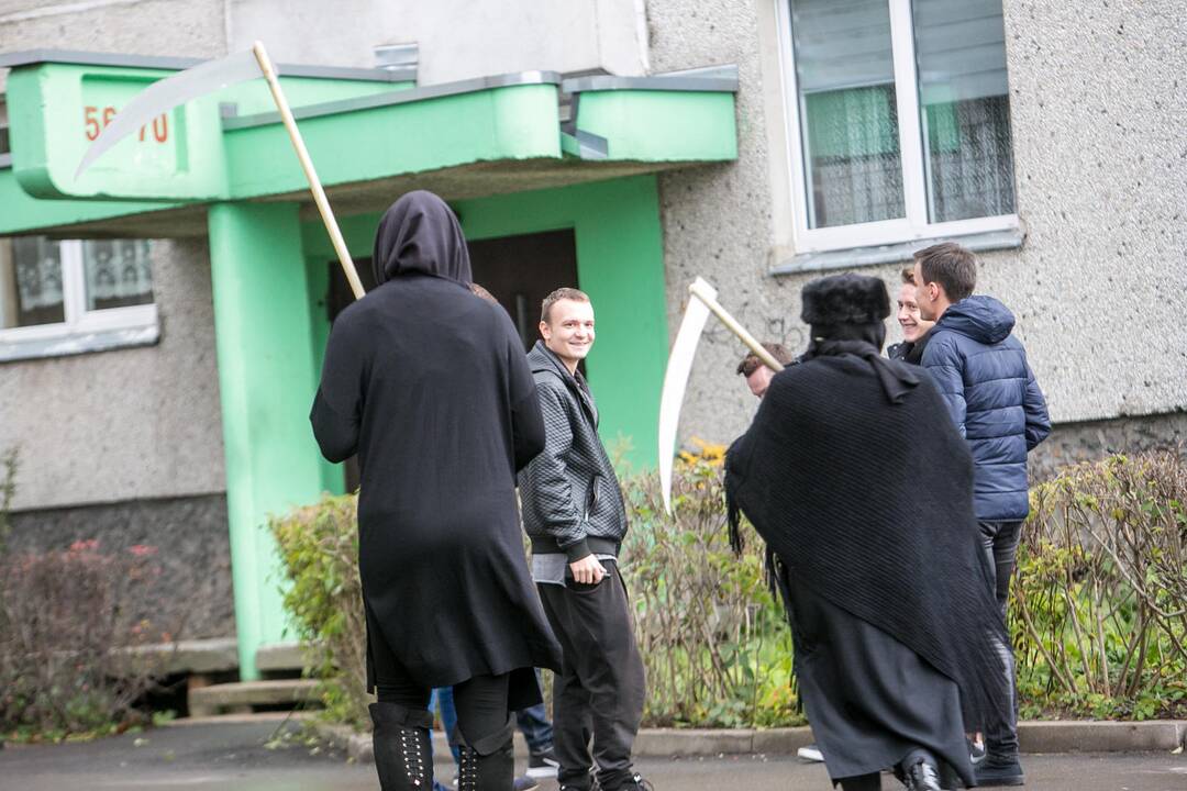 Šilainiuose rūkančius moksleivius gaudė trys giltinės