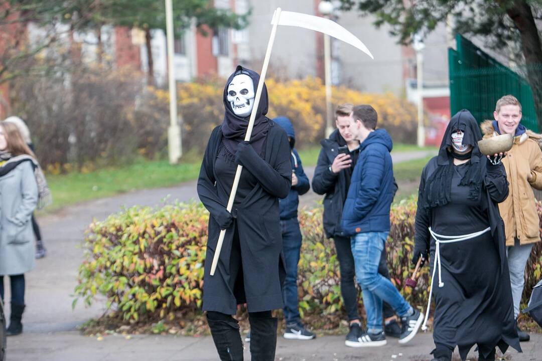 Šilainiuose rūkančius moksleivius gaudė trys giltinės