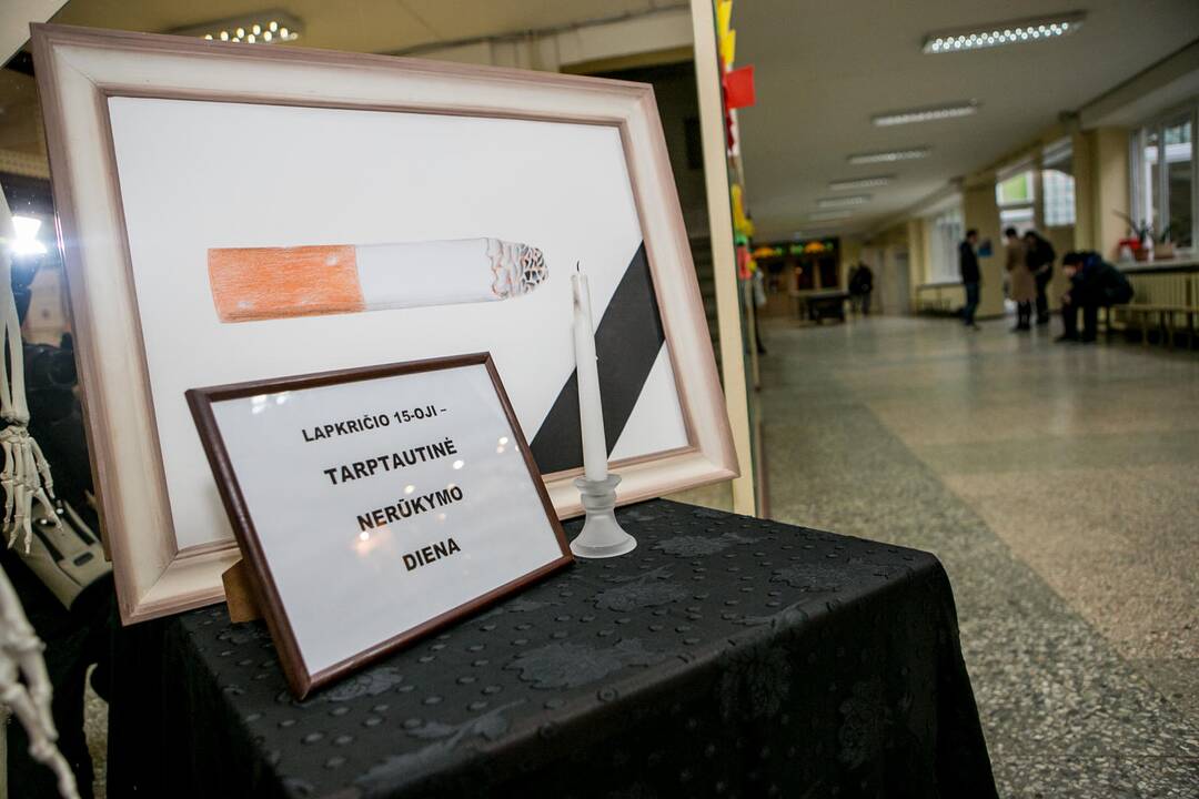 Šilainiuose rūkančius moksleivius gaudė trys giltinės