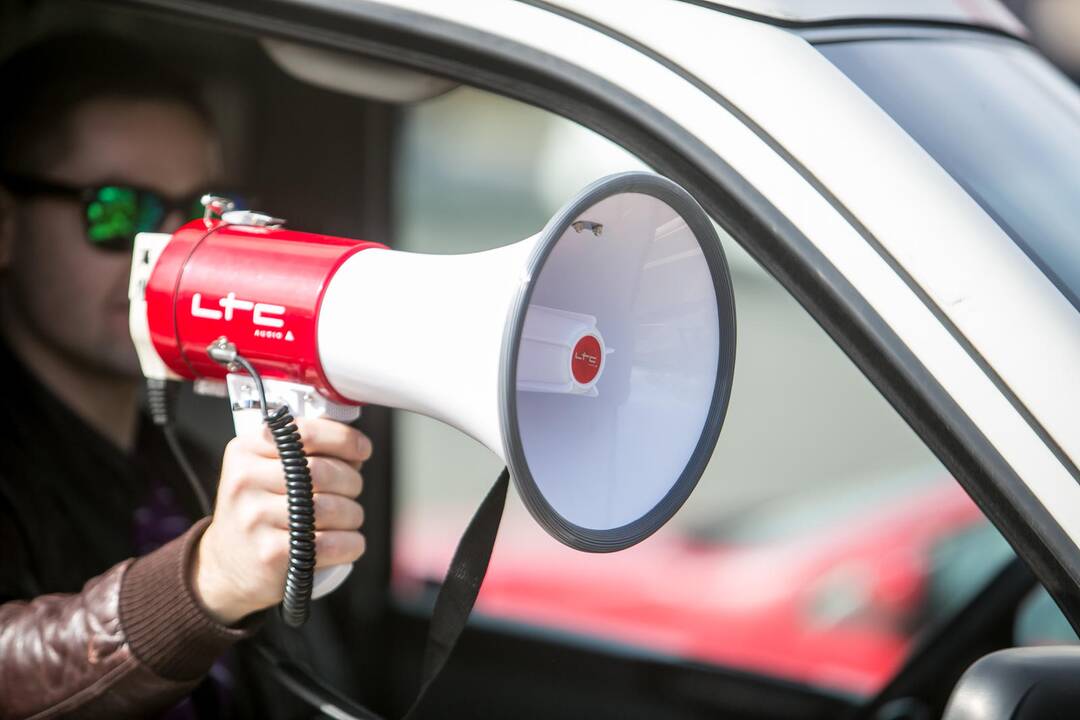 Karantino nepaisančius kauniečius drausmina įspėjimai iš greitosios automobilių