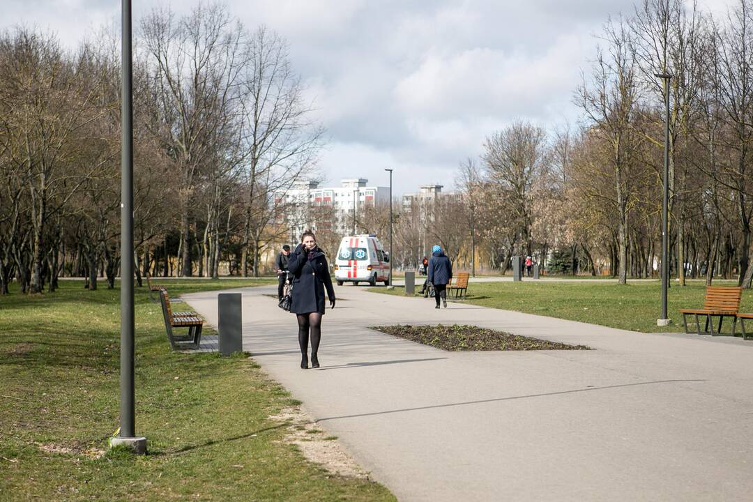 Karantino nepaisančius kauniečius drausmina įspėjimai iš greitosios automobilių