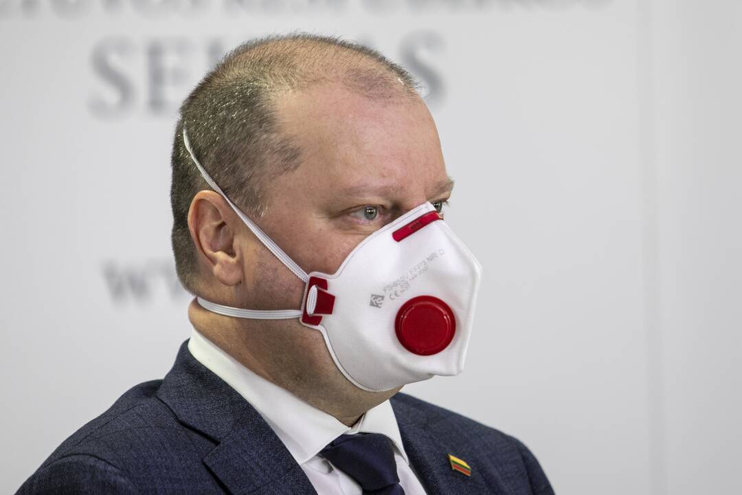 Premjeras: gali būti peržiūrėti draudimai atvykti užsieniečiams