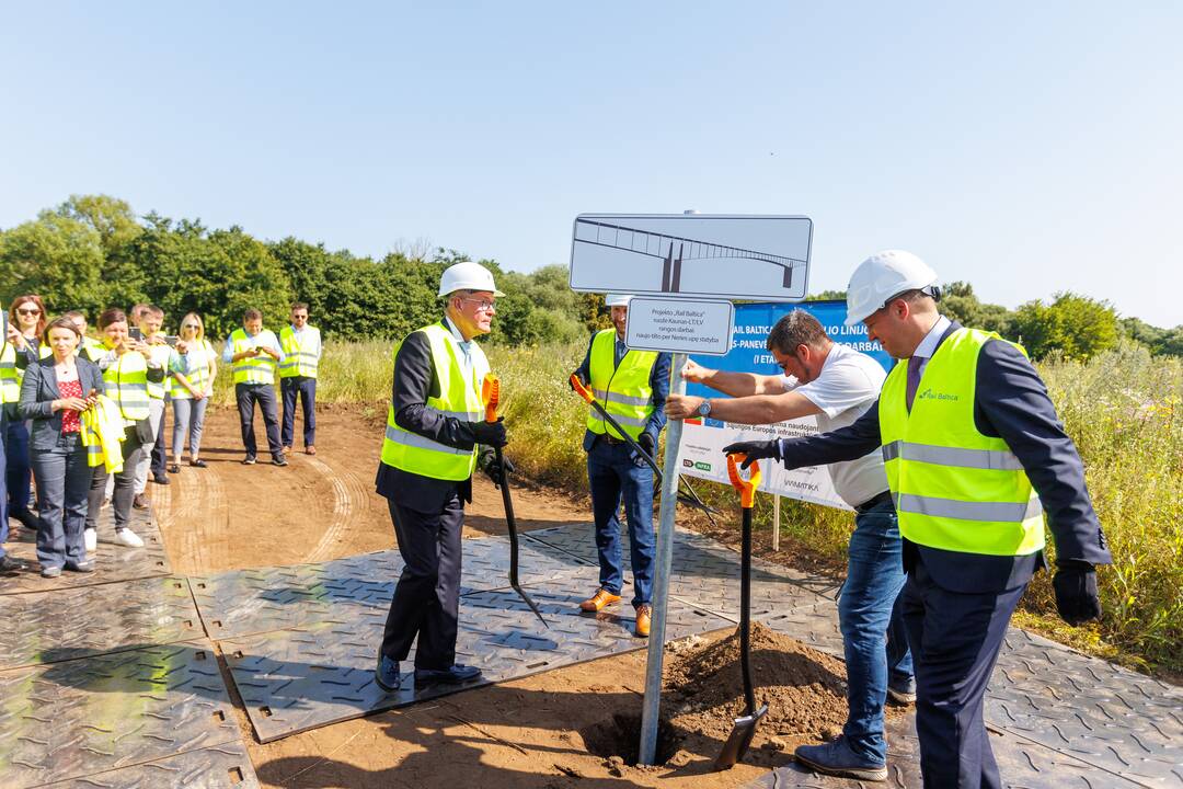 Jonavoje pradedamos geležinkelio tilto per Nerį statybos