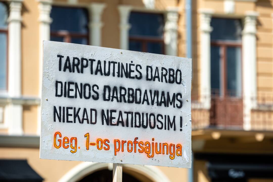 Gegužės 1-oji išliks švenčių sąraše