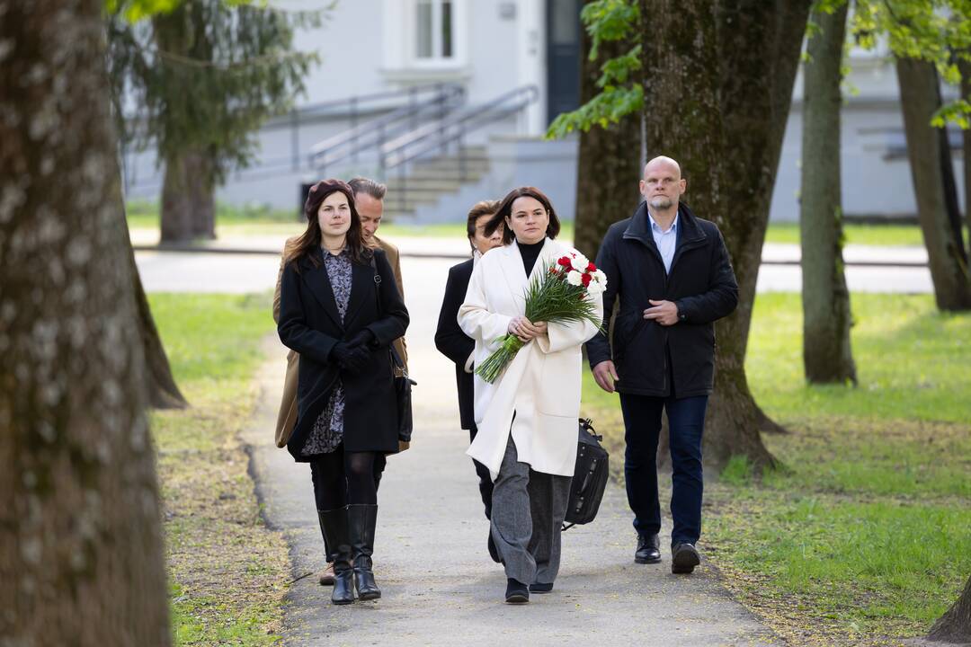 Gėlių padėjimo ceremonija Sapiegų parke prie „Černobylio motinos“ paminklo
