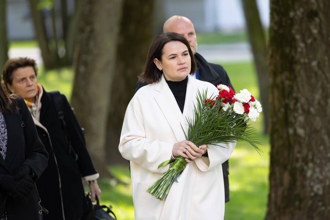 Gėlių padėjimo ceremonija Sapiegų parke prie „Černobylio motinos“ paminklo