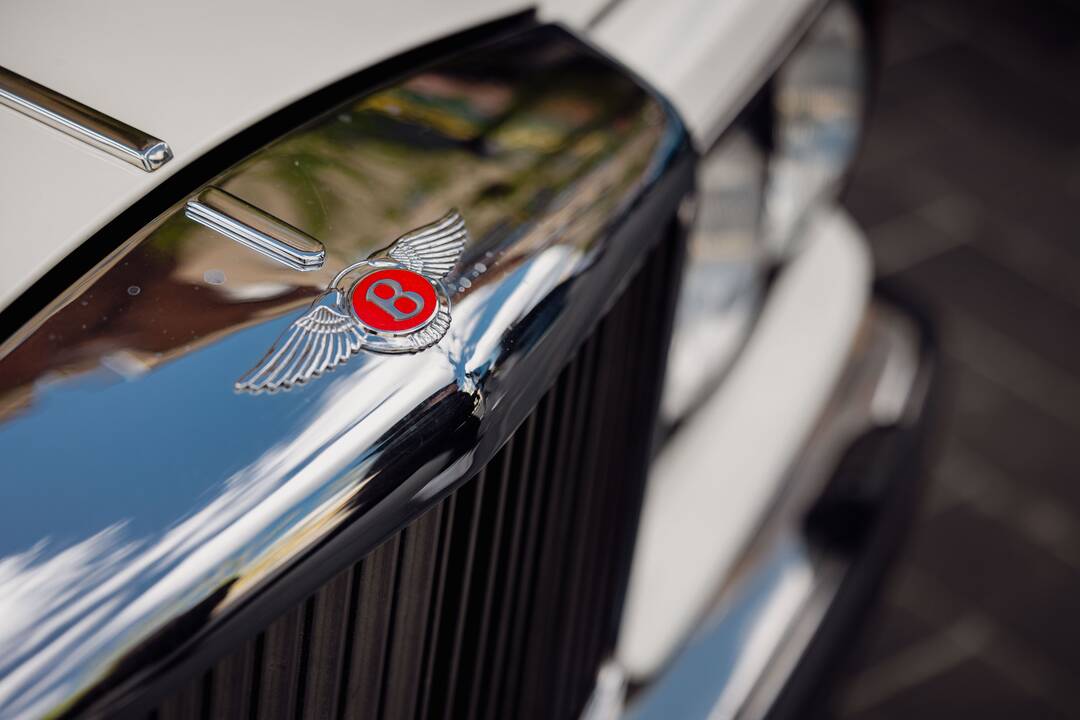 Senovinių automobilių ekspozicija prie Seimo