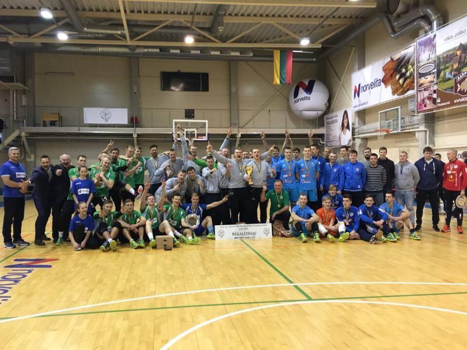 Raseiniuose spindėję „Sūduvos“ tinklininkai iškovojo LTF taurę