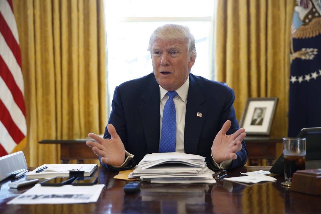D. Trumpas didžiausias įmones įtrauks į darbo vietų sugrąžinimo procesą