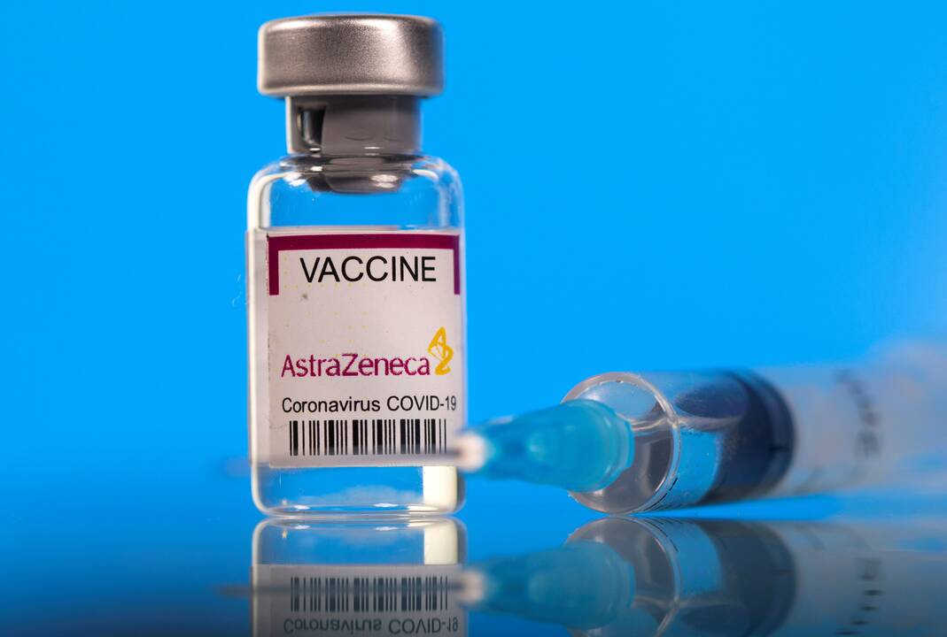 Žiniasklaida: ES ketina blokuoti „AstraZeneca“ vakcinos eksportą į JK